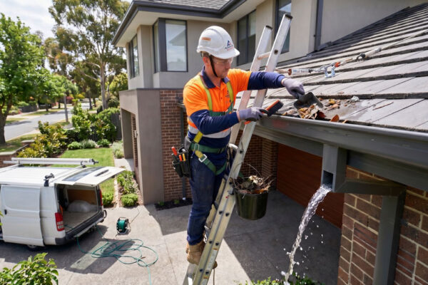 gutter-and-downpipe-service-featured